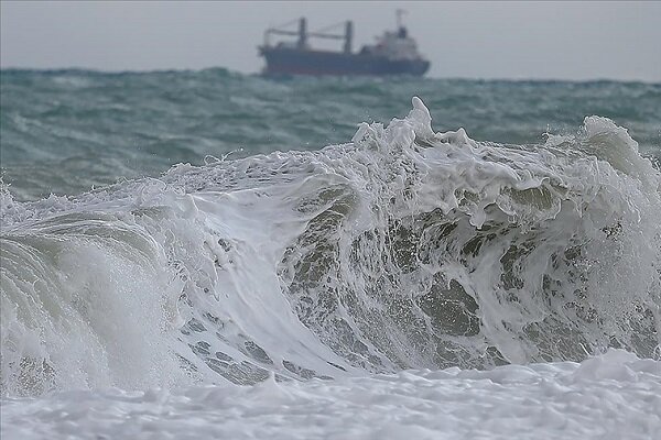 تداوم وزش باد شدید در کیش و دیگر جزایر خلیج فارس