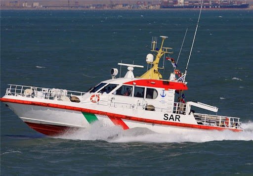 نجات ۱۲ سرنشین یک فروند قایق غیرمجاز و انتقال به کیش 