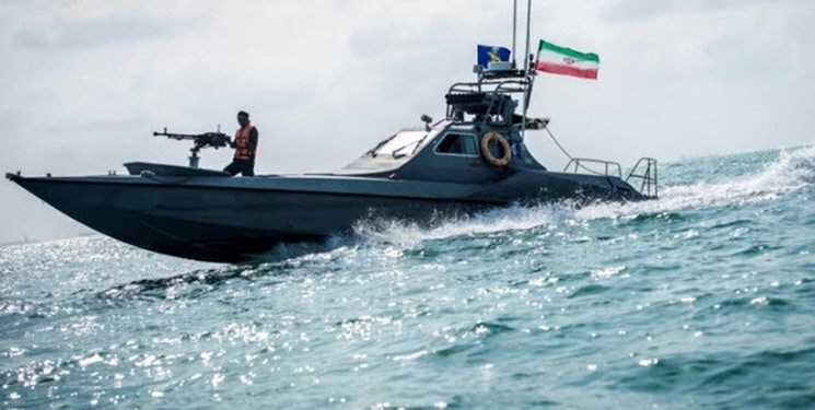 توقیف شناور حامل سوخت قاچاق در آب‌های خلیج‌فارس توسط نیروهای سپاه 
